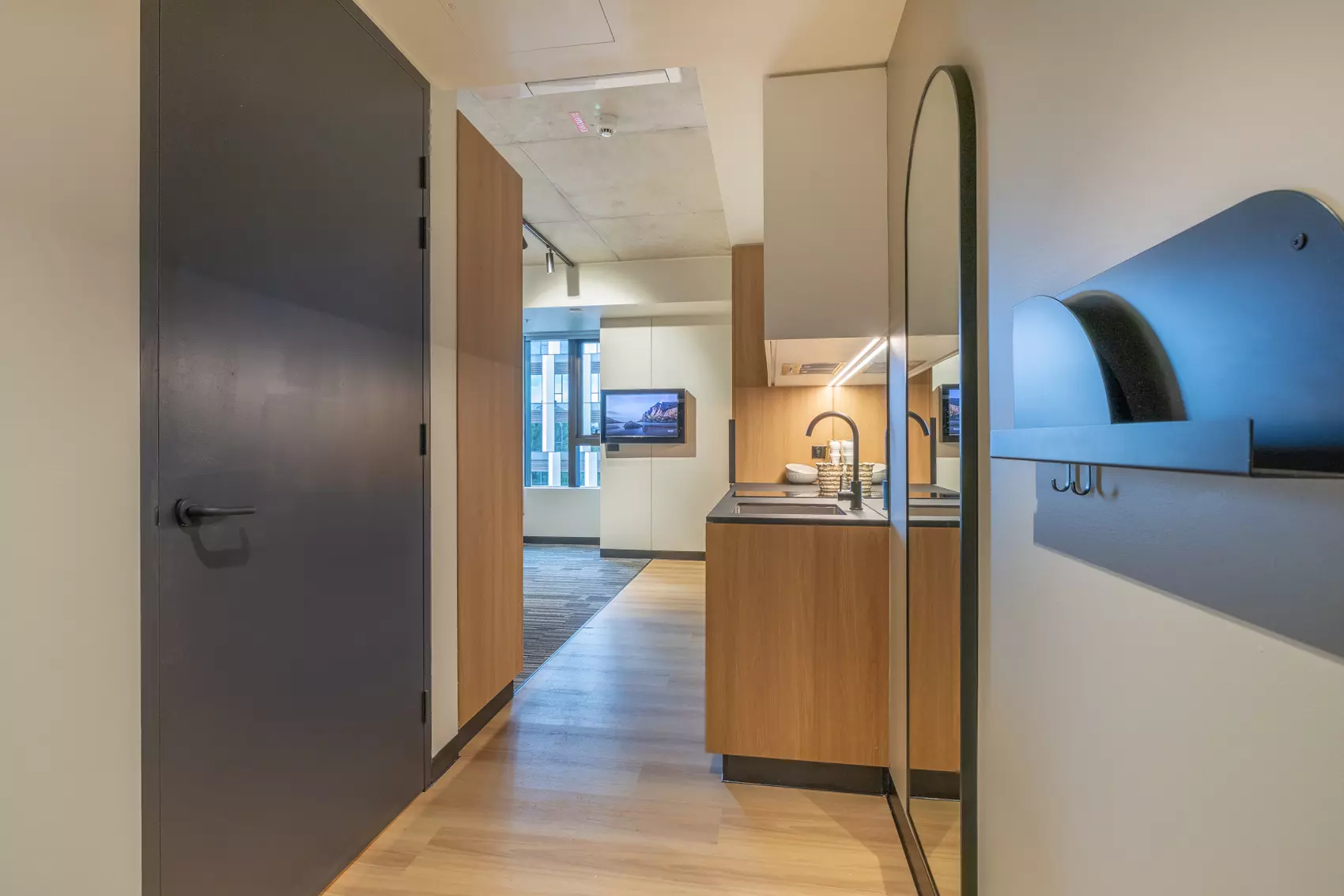 Empowered Studio_R62_7710-HDR.jpg