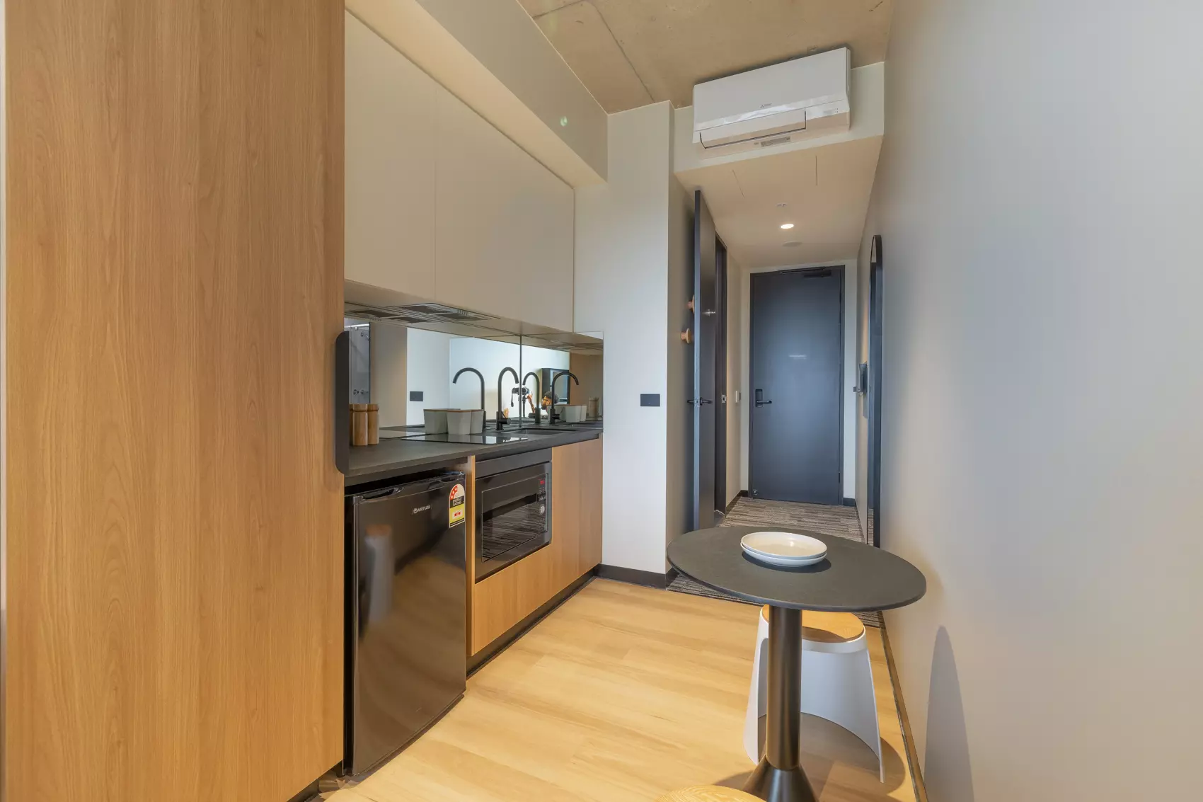 Signature Studio_R62_6794-HDR.jpg