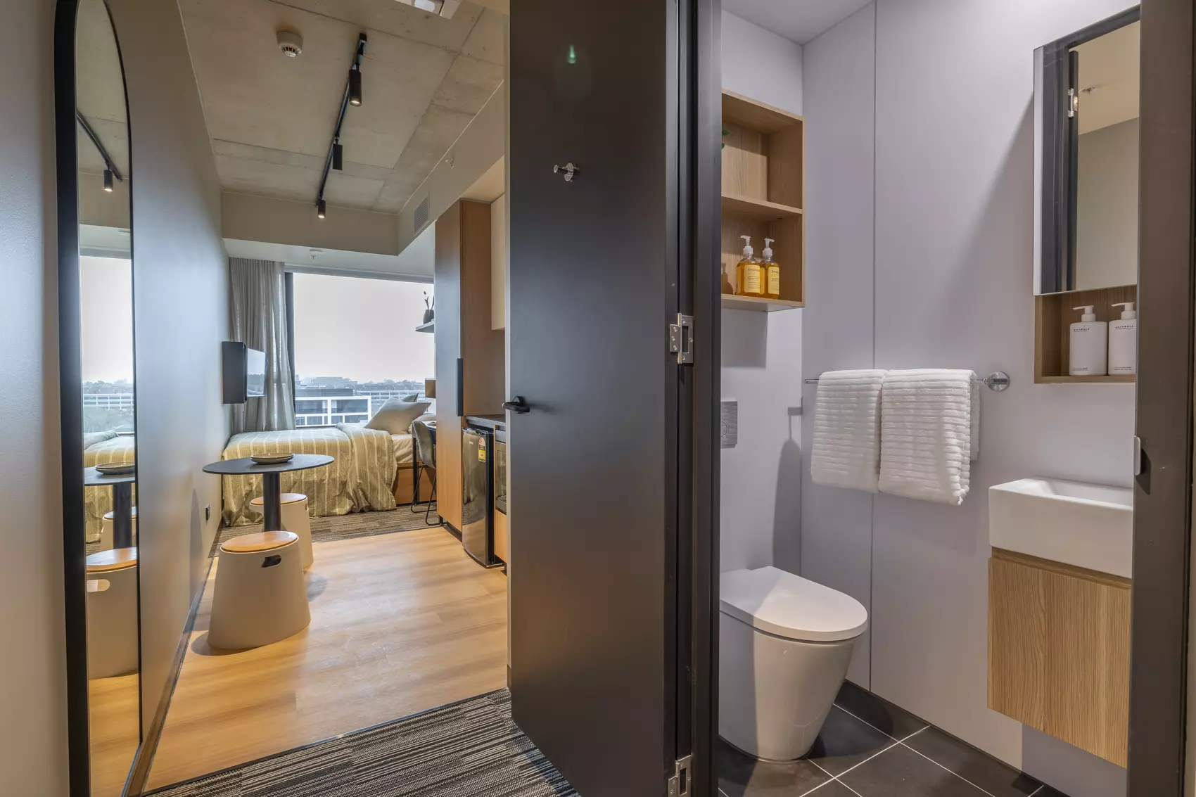 Signature Studio_R62_6809-HDR.jpg