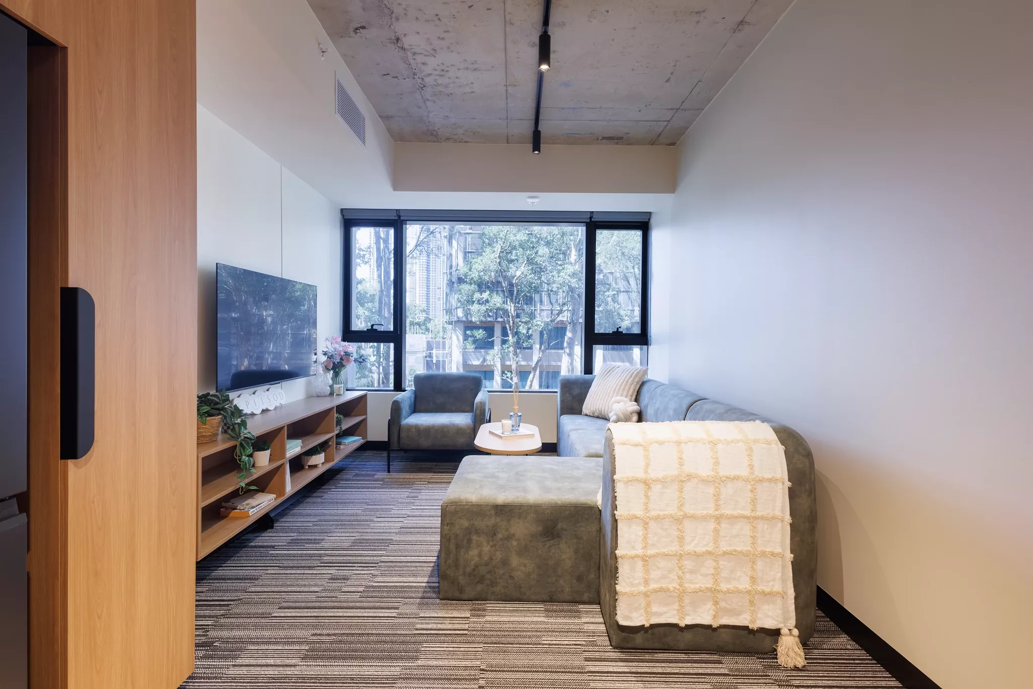 H - Quint - 1 - 1Q2A0393-HDR -2025